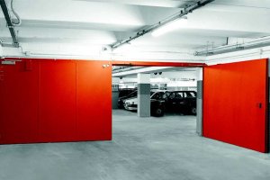 Porte tagliafuoco SiemLift per sicurezza e compartimentazione in ambienti industriali.