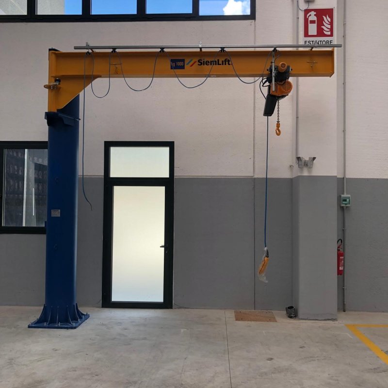 gru-a-bandiera-a-colonna-trave-a-sbalzo-elettrica-siemlift-lecco-milano