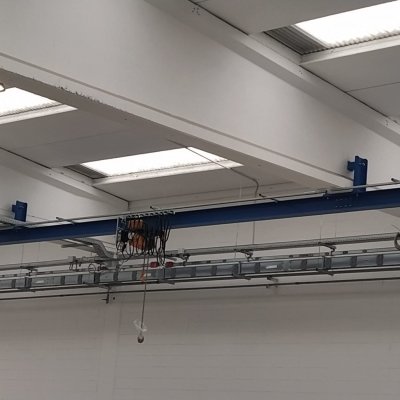 gru-a-monorotaia-rettilinea-per-sollevamento-industriale-siemlift-lombardia