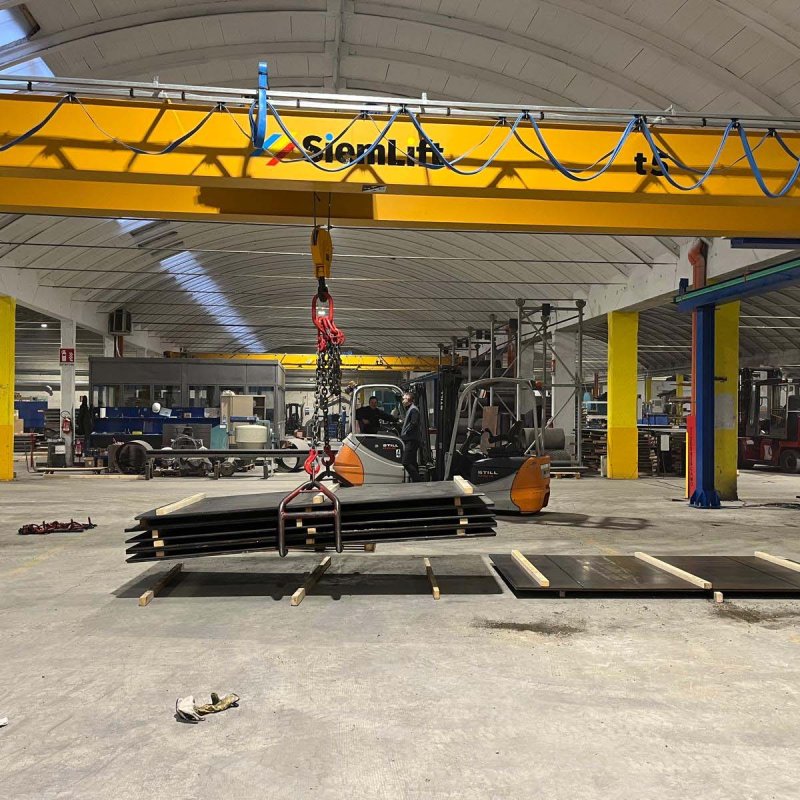 gru-a-ponte-bitrave-per-movimentazione-carichi-siemlift-lombardia