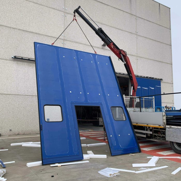 siemlift-chiusure-industriali-portone-a-libro-installazione
