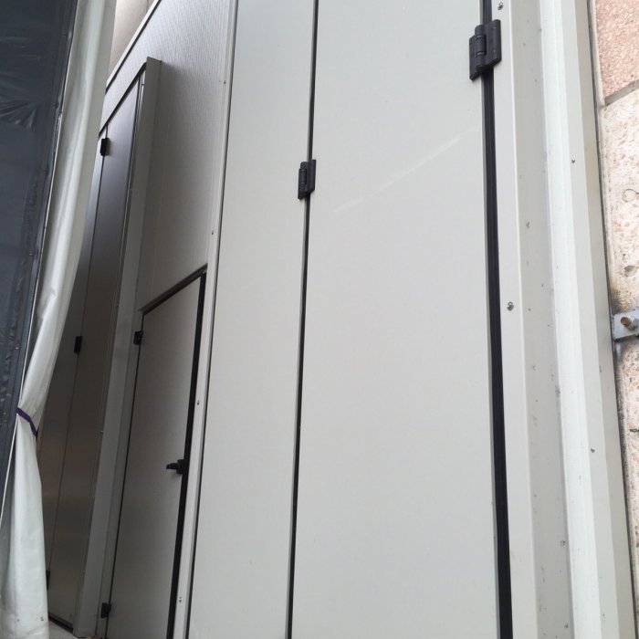 siemlift-porta-a-libro-isolante-con-porta-pedonale