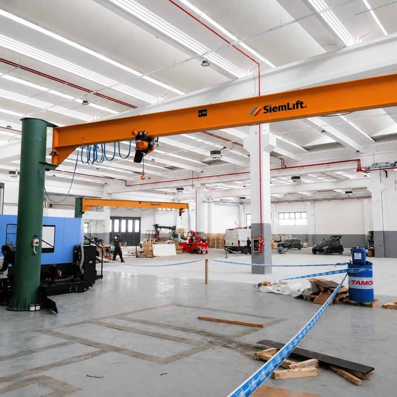 sollevamento-industriale-gru-a-bandiera-a-sbalzo-elettrica-siemlift-lecco-milano-lombardia